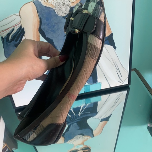 Burberry Flats - Picture 4 of 6